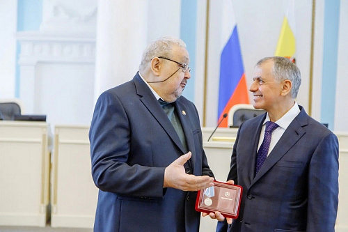 Значительный вклад Валерия Николаевича Шадского в процесс интеграции Крымского полуострова отмечен высокой наградой